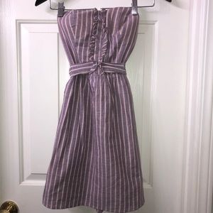 Small dress. Sleeveless with ruffle accent